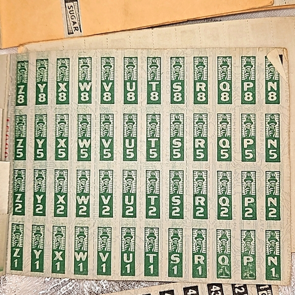 Vintage WWII ration books with ration coupons - Picture 9 of 11